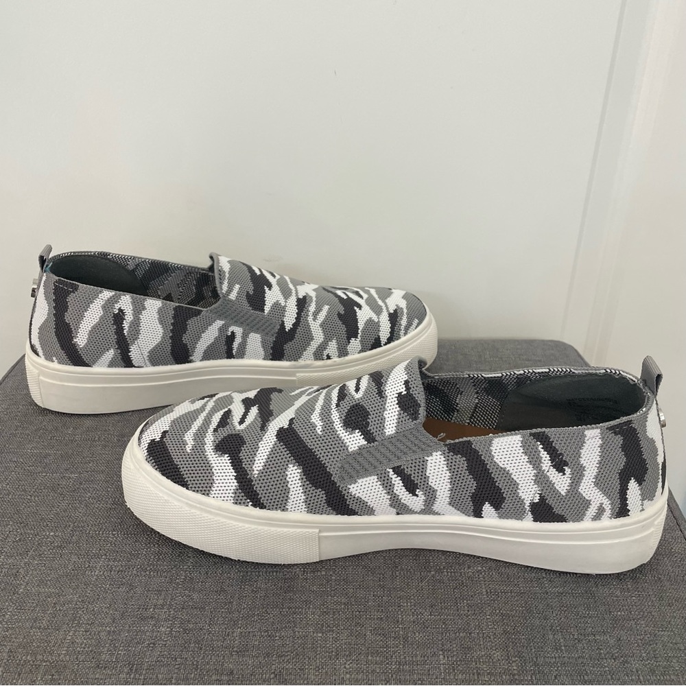 STEVE MADDEN Maygee Knit Slip On Platform Sneakers - Gray Camo, size 9.5 - Picture 9 of 12